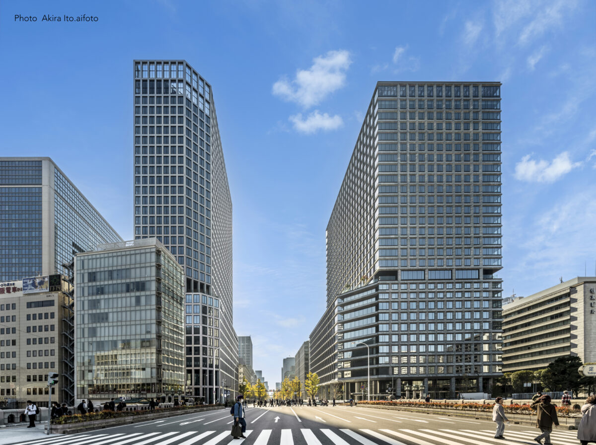 ビル外観　夜景